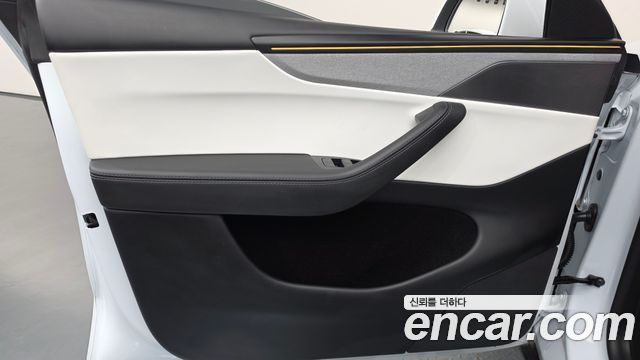 Tesla Model Y 2025 — photo 14