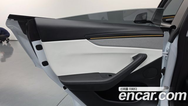 Tesla Model Y 2025 — photo 15