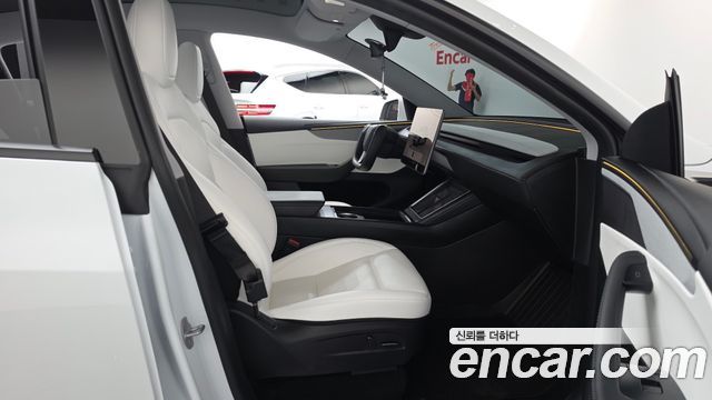 Tesla Model Y 2025 — photo 16