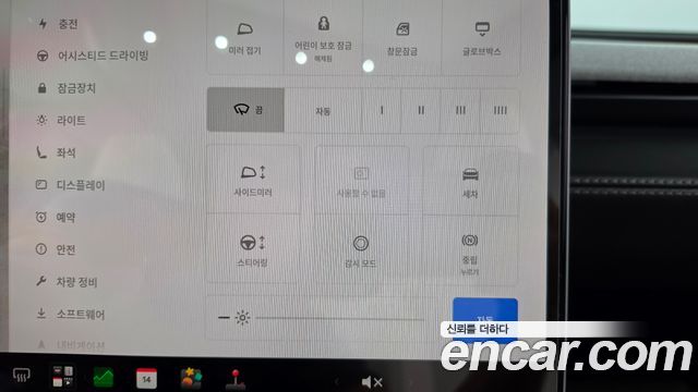 Tesla Model Y 2025 — photo 30