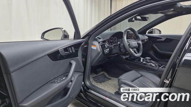 Audi A4 2021 — photo 13