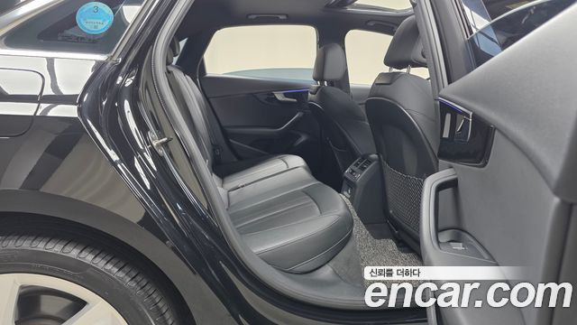 Audi A4 2021 — photo 17