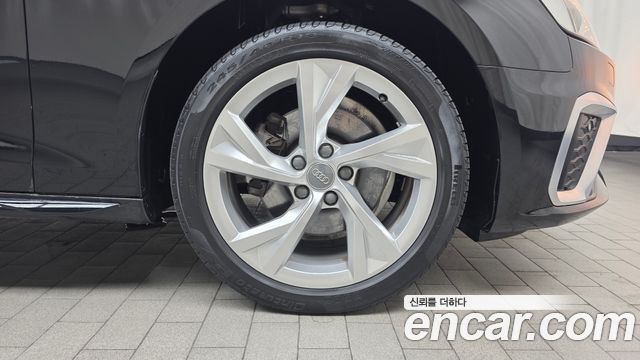 Audi A4 2021 — photo 7