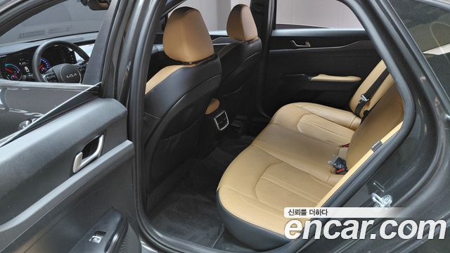 Kia K5 2022 — photo 19
