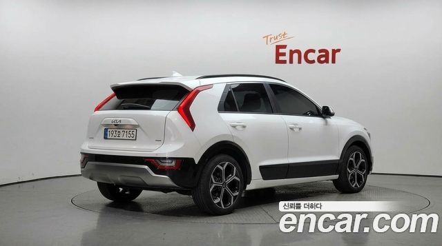 Kia Niro 2023 — photo 2