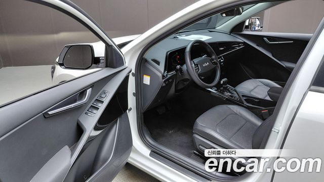 Kia Niro 2023 — photo 13