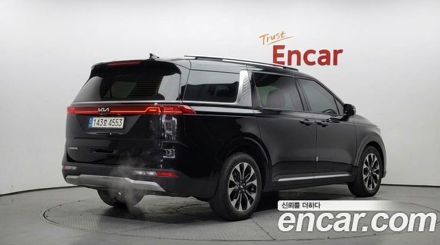 Kia Canival 2023 — photo 2