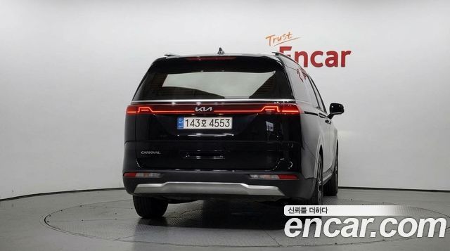 Kia Canival 2023 — photo 4