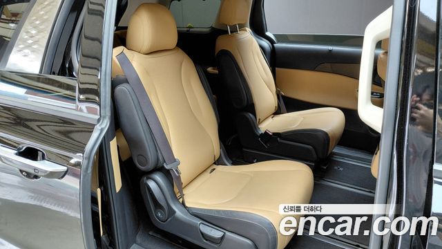 Kia Canival 2023 — photo 17