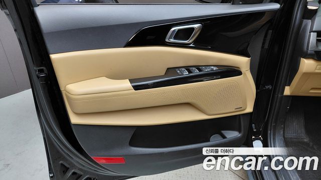 Kia Canival 2023 — photo 24