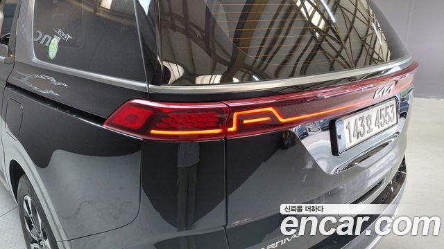 Kia Canival 2023 — photo 9