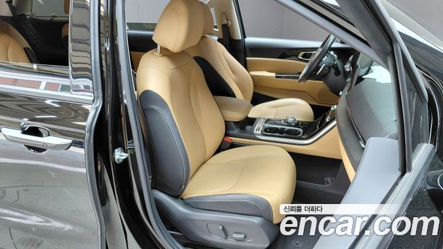 Kia Canival 2023 — photo 16