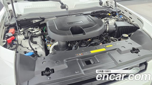 Land Rover Defender 2023 — photo 6