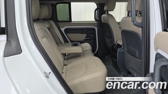 Land Rover Defender 2023 — photo 17