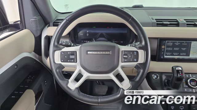 Land Rover Defender 2023 — photo 18