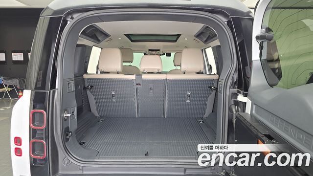 Land Rover Defender 2023 — photo 26