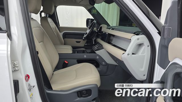 Land Rover Defender 2023 — photo 16