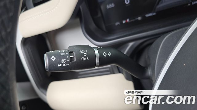 Land Rover Defender 2023 — photo 28
