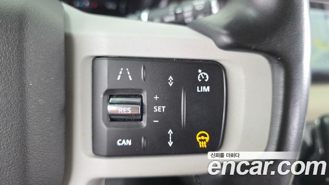 Land Rover Defender 2023 — photo 30