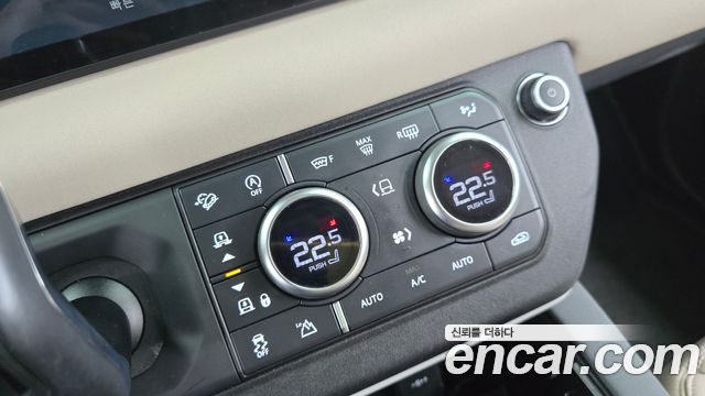 Land Rover Defender 2023 — photo 32