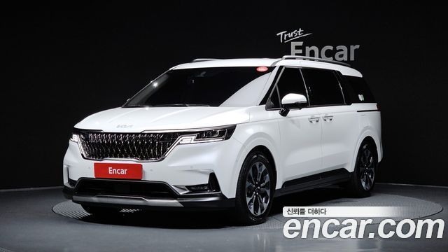 Kia Canival 2023 — photo 1
