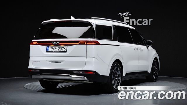 Kia Canival 2023 — photo 2