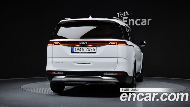 Kia Canival 2023 — photo 4