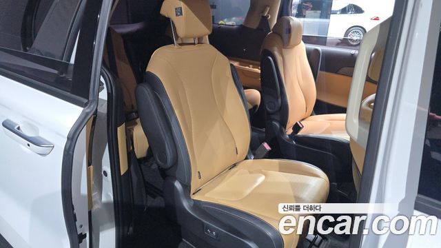 Kia Canival 2023 — photo 17