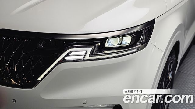 Kia Canival 2023 — photo 8