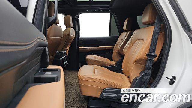 Ford Expedition 2023 — photo 17