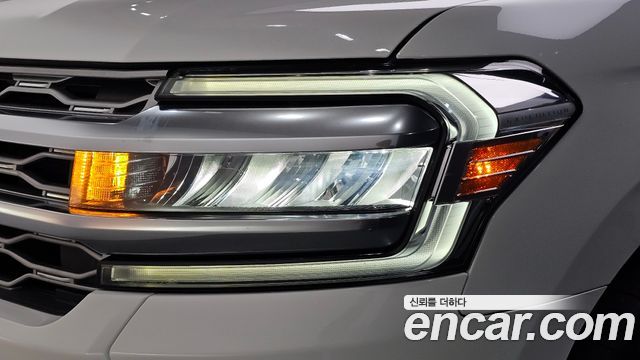 Ford Expedition 2023 — photo 8