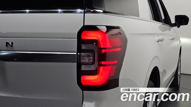 Ford Expedition 2023 — photo 9