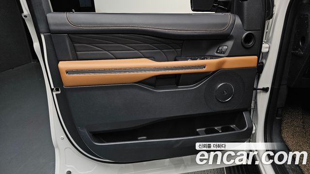 Ford Expedition 2023 — photo 14