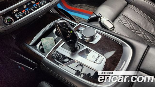 BMW 7-Series 2016 — photo 9