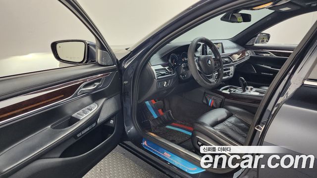 BMW 7-Series 2016 — photo 10