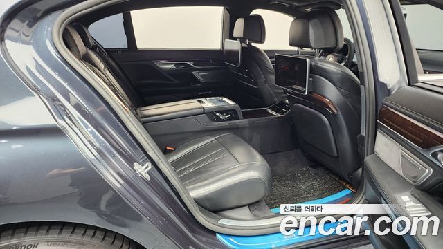 BMW 7-Series 2016 — photo 12