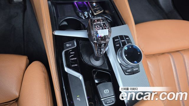 BMW 5-Series 2018 — photo 12