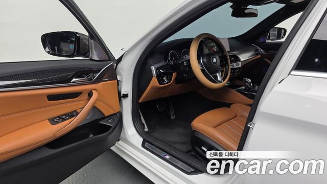 BMW 5-Series 2018 — photo 13