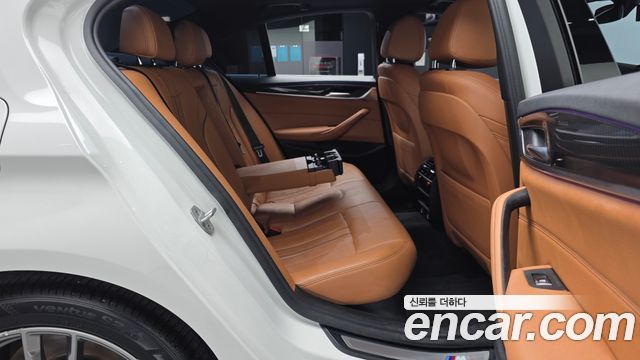BMW 5-Series 2018 — photo 18