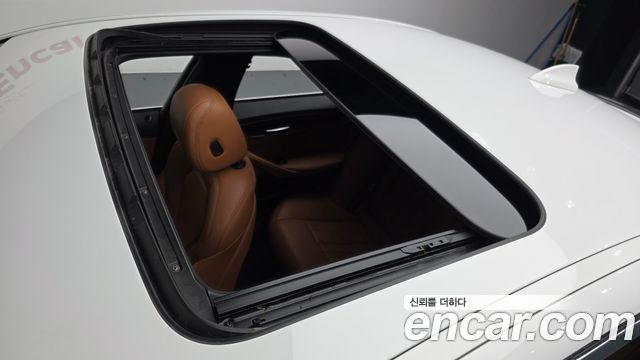 BMW 5-Series 2018 — photo 25