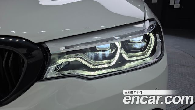 BMW 5-Series 2018 — photo 8