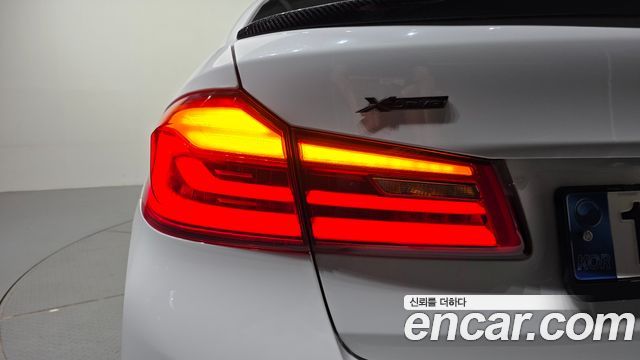 BMW 5-Series 2018 — photo 9
