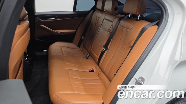 BMW 5-Series 2018 — photo 16
