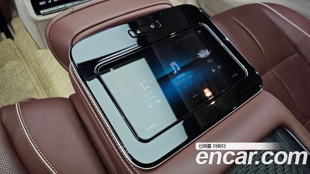 Mercedes-Benz GLS-Class 2023 — photo 32