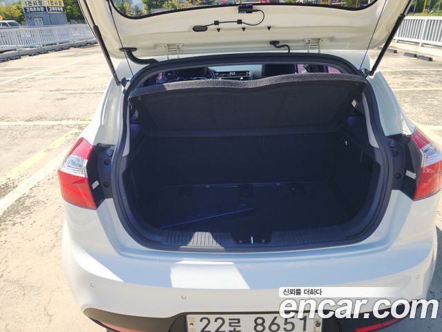 Kia pride 2014 — photo 11