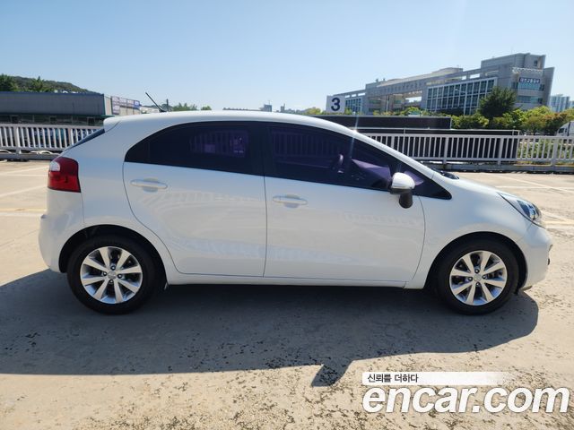 Kia pride 2014 — photo 18