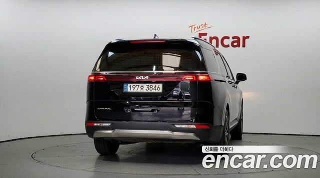 Kia Canival 2023 — photo 4