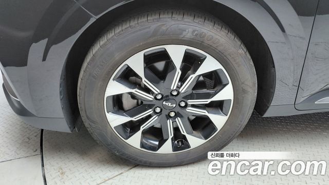 Kia Canival 2023 — photo 5