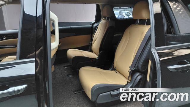 Kia Canival 2023 — photo 18