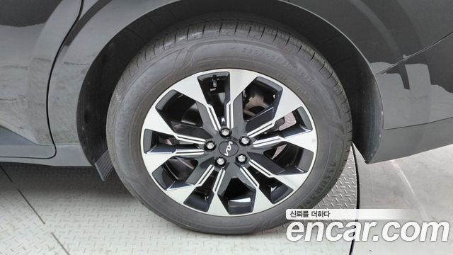 Kia Canival 2023 — photo 7
